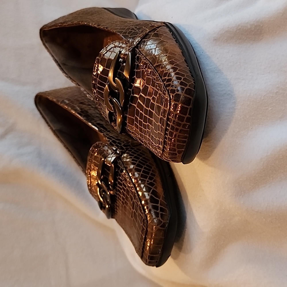 Liz Claiborne Benson Career Flat Brown Leather Reptile Embossed Loafer Size 7.5M - Picture 2 of 7